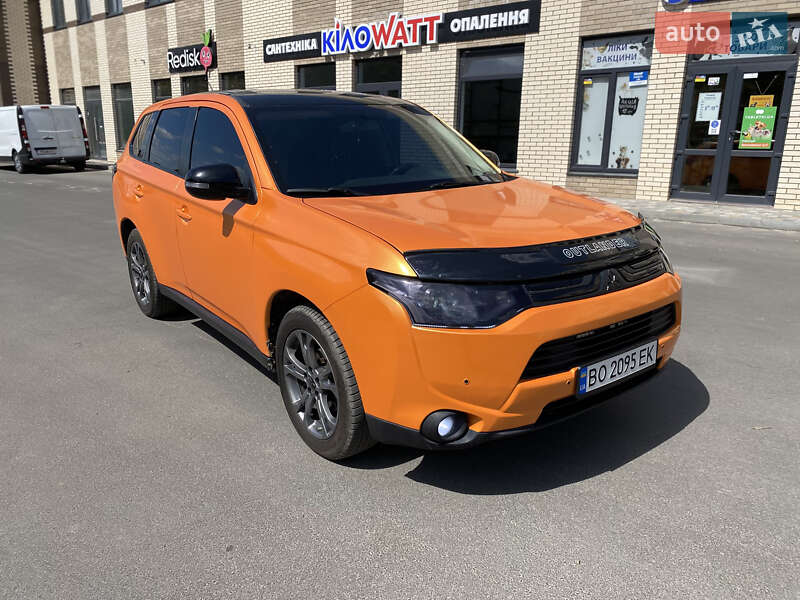 Позашляховик / Кросовер Mitsubishi Outlander 2013 в Києві