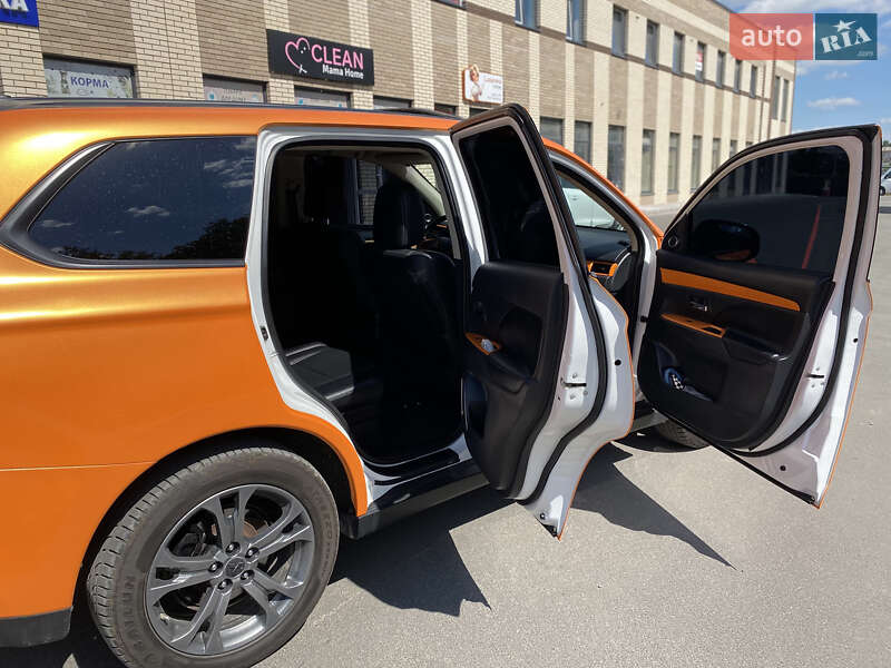 Позашляховик / Кросовер Mitsubishi Outlander 2013 в Києві