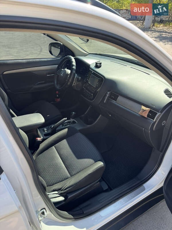 Позашляховик / Кросовер Mitsubishi Outlander 2012 в Миколаєві