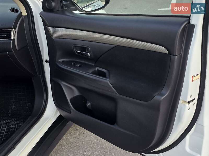 Позашляховик / Кросовер Mitsubishi Outlander 2013 в Тернополі фото 26 Позашляховик / Кросовер Mitsubishi Outlander 2013 в Тернополі