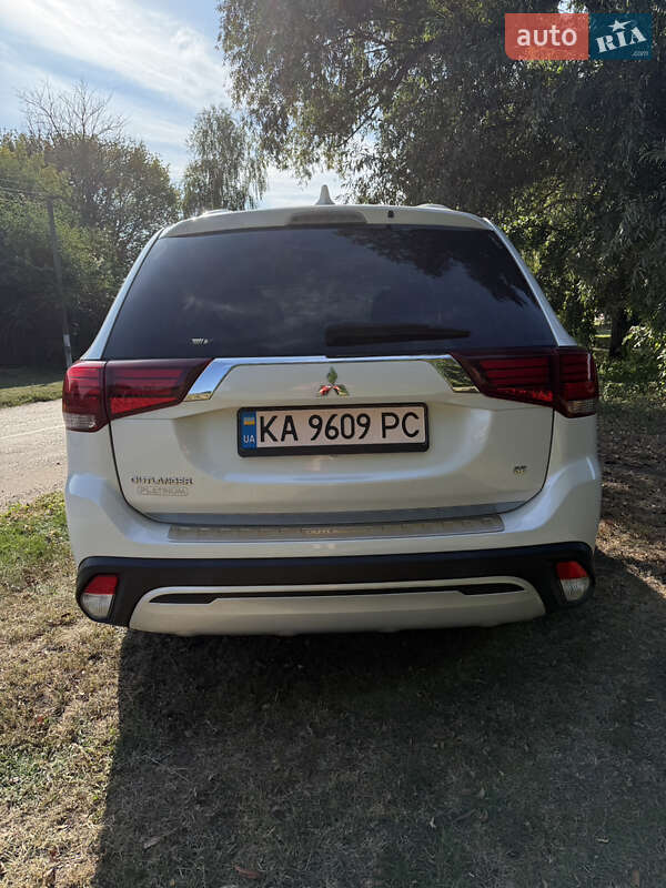 Внедорожник / Кроссовер Mitsubishi Outlander 2020 в Киеве фото 5 Внедорожник / Кроссовер Mitsubishi Outlander 2020 в Киеве