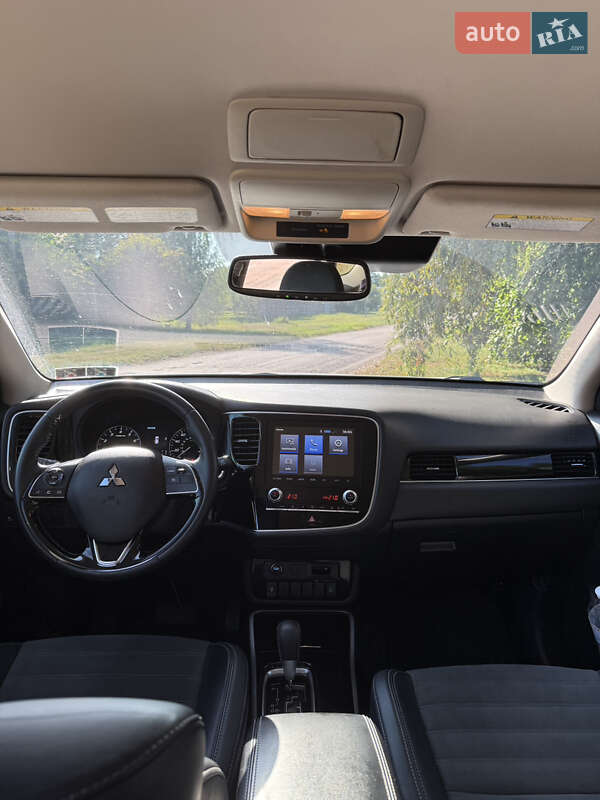 Внедорожник / Кроссовер Mitsubishi Outlander 2020 в Киеве фото 12 Внедорожник / Кроссовер Mitsubishi Outlander 2020 в Киеве