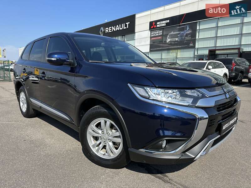 Внедорожник / Кроссовер Mitsubishi Outlander 2021 в 