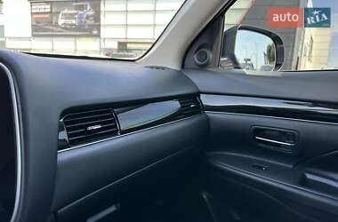 Внедорожник / Кроссовер Mitsubishi Outlander 2021 в 