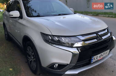 Внедорожник / Кроссовер Mitsubishi Outlander 2016 в 