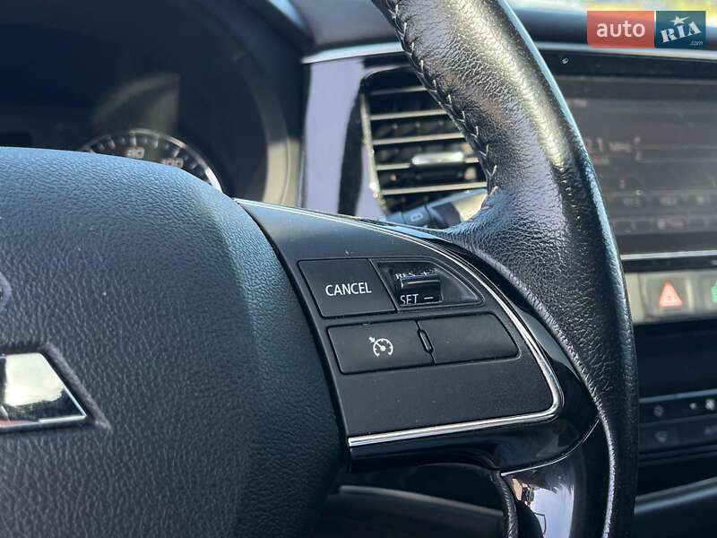 Внедорожник / Кроссовер Mitsubishi Outlander 2017 в Львове