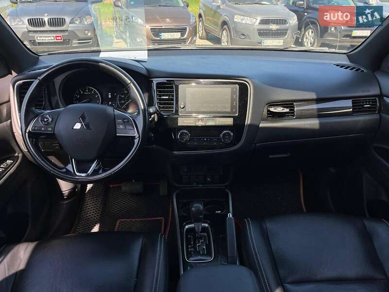 Внедорожник / Кроссовер Mitsubishi Outlander 2017 в Львове