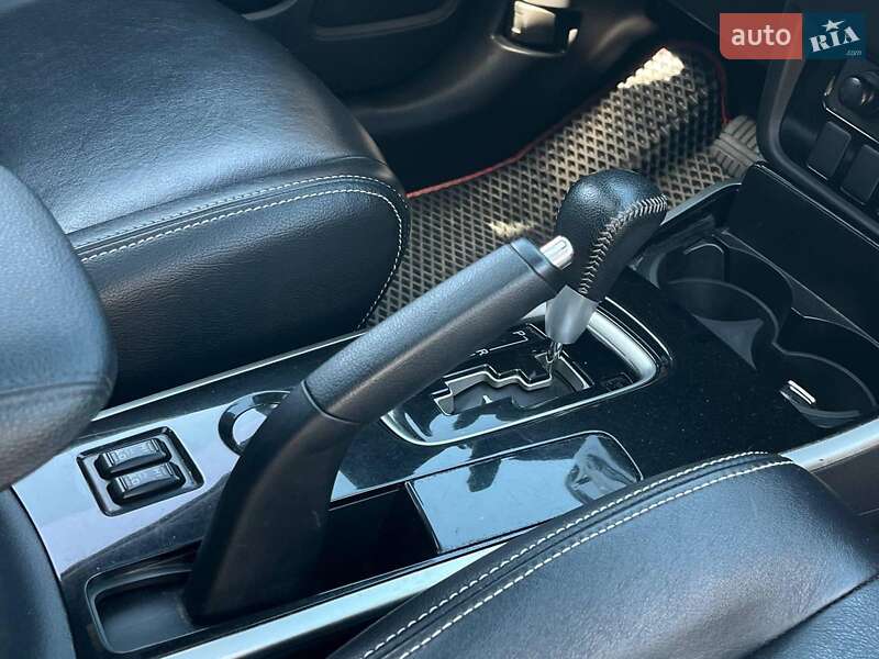 Внедорожник / Кроссовер Mitsubishi Outlander 2017 в Львове
