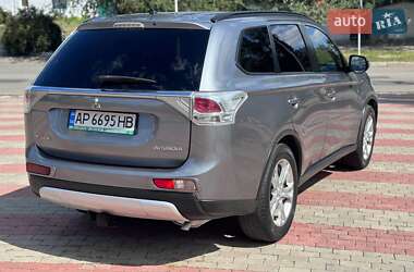 Внедорожник / Кроссовер Mitsubishi Outlander 2014 в 