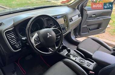 Внедорожник / Кроссовер Mitsubishi Outlander 2014 в 