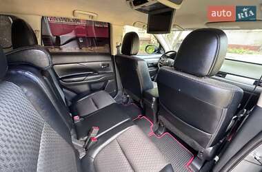 Внедорожник / Кроссовер Mitsubishi Outlander 2014 в 