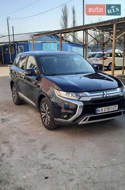 Внедорожник / Кроссовер Mitsubishi Outlander 2019 в Киеве
