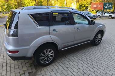 Внедорожник / Кроссовер Mitsubishi Outlander 2010 в 