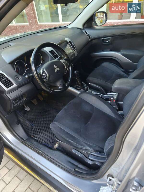Внедорожник / Кроссовер Mitsubishi Outlander 2010 в Краматорске