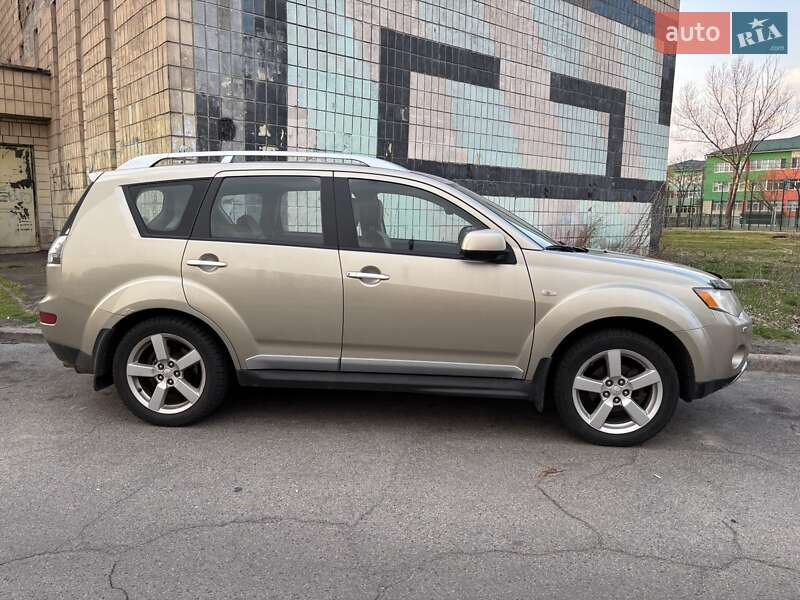 Внедорожник / Кроссовер Mitsubishi Outlander 2009 в Киеве