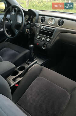 Внедорожник / Кроссовер Mitsubishi Outlander 2005 в 