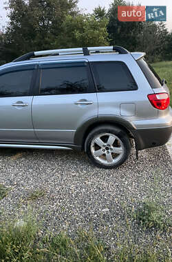 Внедорожник / Кроссовер Mitsubishi Outlander 2005 в 