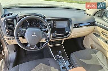 Внедорожник / Кроссовер Mitsubishi Outlander 2020 в 