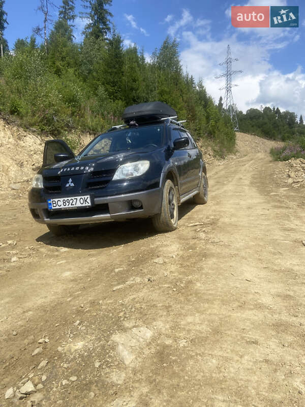 Внедорожник / Кроссовер Mitsubishi Outlander 2005 в Сколе