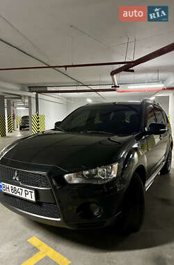 Внедорожник / Кроссовер Mitsubishi Outlander 2010 в 