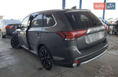 Внедорожник / Кроссовер Mitsubishi Outlander 2018 в 