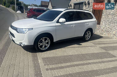 Внедорожник / Кроссовер Mitsubishi Outlander 2013 в 