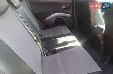 Внедорожник / Кроссовер Mitsubishi Outlander 2012 в 