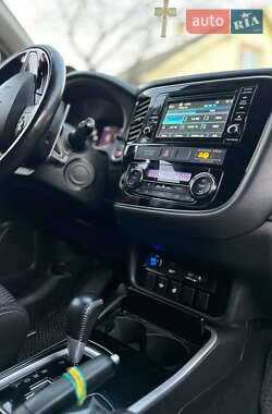 Внедорожник / Кроссовер Mitsubishi Outlander 2018 в 