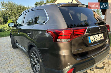 Внедорожник / Кроссовер Mitsubishi Outlander 2016 в 
