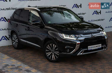 Внедорожник / Кроссовер Mitsubishi Outlander 2018 в 