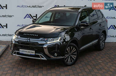 Внедорожник / Кроссовер Mitsubishi Outlander 2018 в Киеве