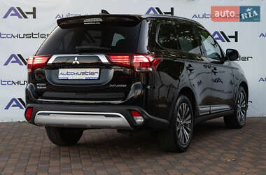 Внедорожник / Кроссовер Mitsubishi Outlander 2018 в 