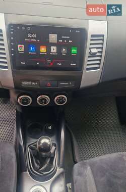Внедорожник / Кроссовер Mitsubishi Outlander 2006 в 