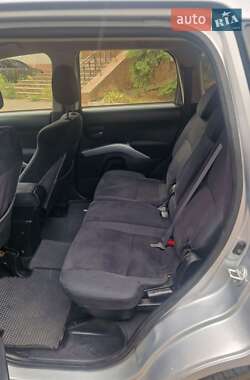 Внедорожник / Кроссовер Mitsubishi Outlander 2006 в 