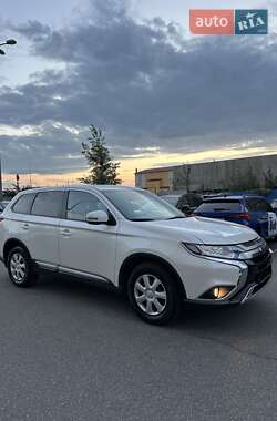 Внедорожник / Кроссовер Mitsubishi Outlander 2021 в 