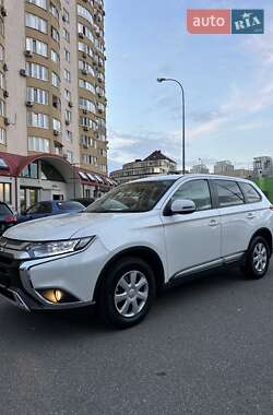 Внедорожник / Кроссовер Mitsubishi Outlander 2021 в 