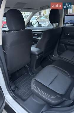 Внедорожник / Кроссовер Mitsubishi Outlander 2021 в 