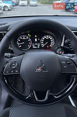 Внедорожник / Кроссовер Mitsubishi Outlander 2021 в 