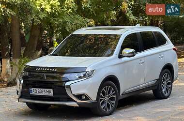 Внедорожник / Кроссовер Mitsubishi Outlander 2017 в 