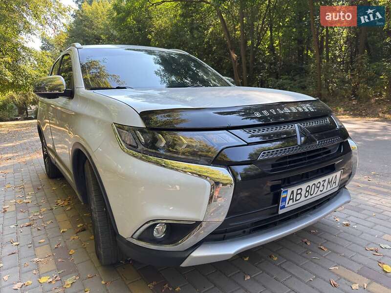 Позашляховик / Кросовер Mitsubishi Outlander 2017 в Бершаді