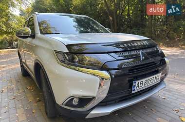 Внедорожник / Кроссовер Mitsubishi Outlander 2017 в 