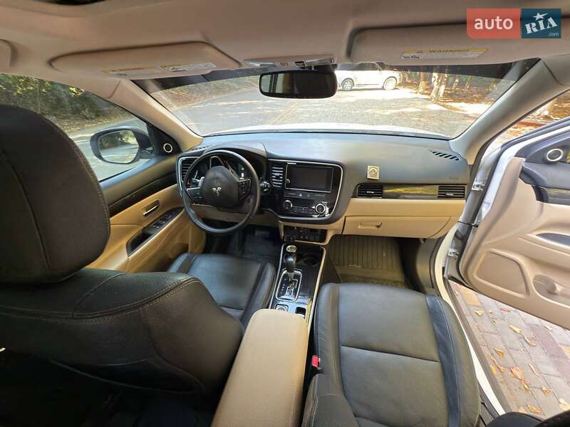 Позашляховик / Кросовер Mitsubishi Outlander 2017 в Бершаді