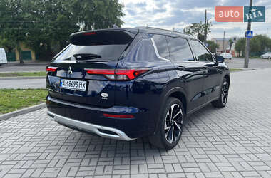 Внедорожник / Кроссовер Mitsubishi Outlander 2022 в 