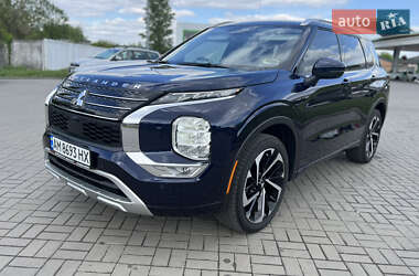 Внедорожник / Кроссовер Mitsubishi Outlander 2022 в 
