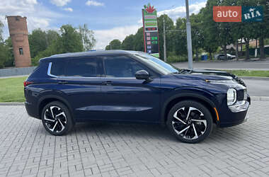 Внедорожник / Кроссовер Mitsubishi Outlander 2022 в 