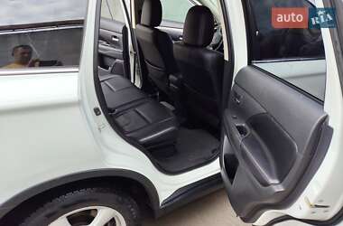 Внедорожник / Кроссовер Mitsubishi Outlander 2014 в 