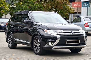Внедорожник / Кроссовер Mitsubishi Outlander 2016 в 