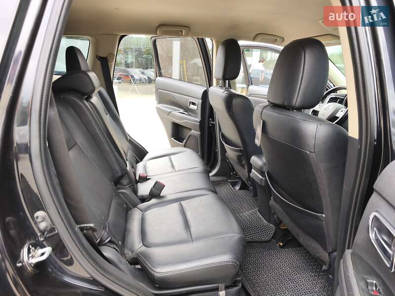 Внедорожник / Кроссовер Mitsubishi Outlander 2016 в Днепре