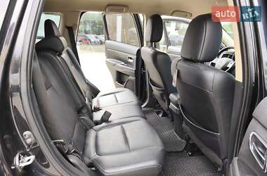 Внедорожник / Кроссовер Mitsubishi Outlander 2016 в 