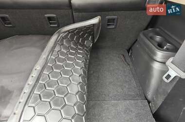 Внедорожник / Кроссовер Mitsubishi Outlander 2016 в 